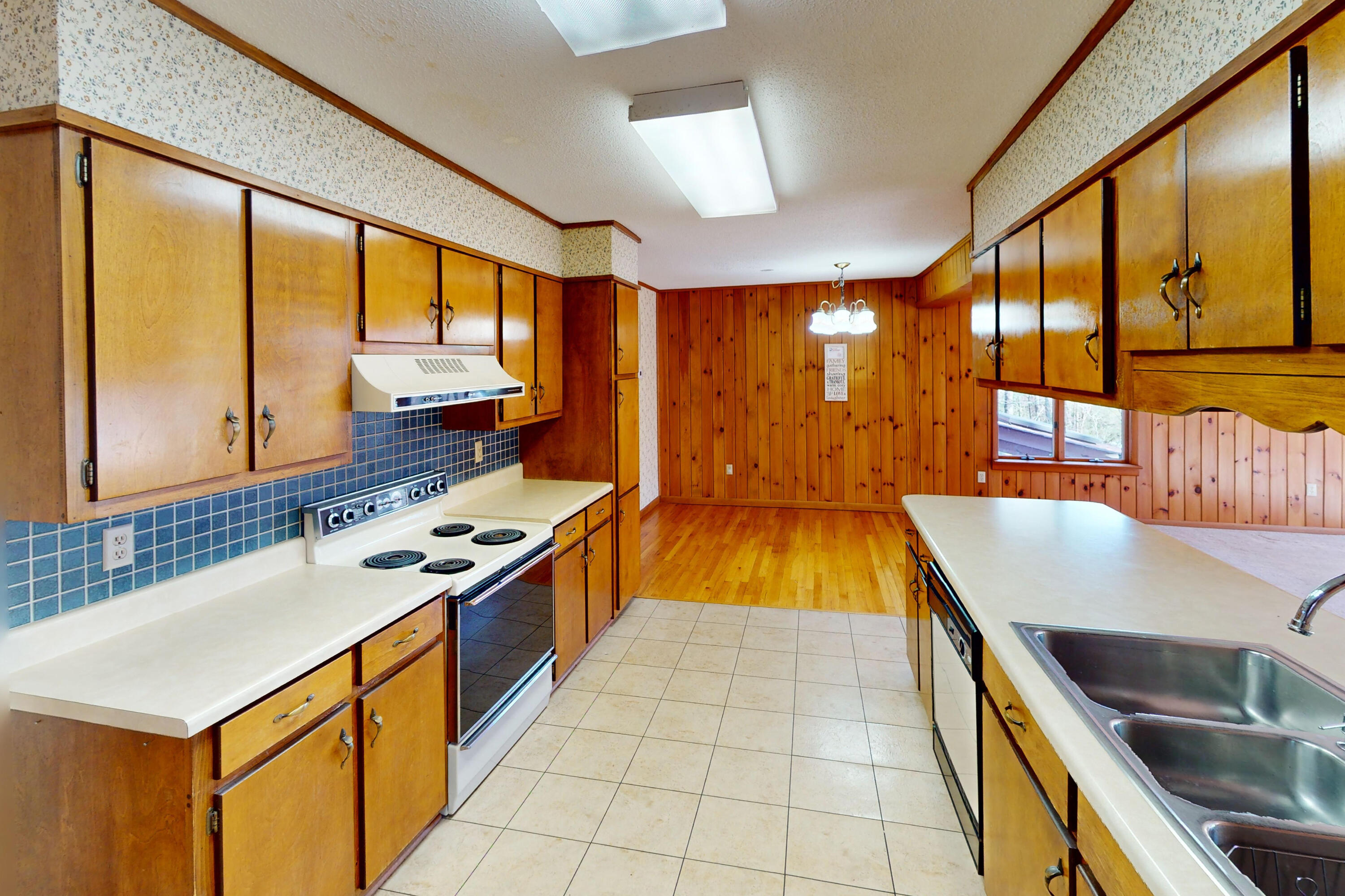 10050 Forrest Drive Ooltewah, TN 37363 - Photo 10 of 42 Kitchen from gar