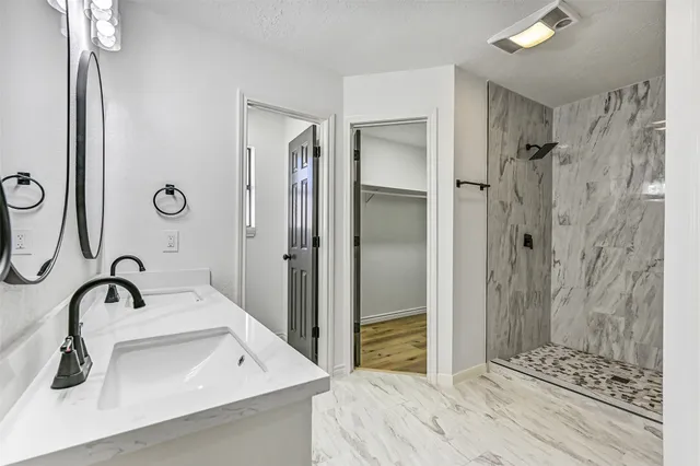 $2,350 | 2236 River Oaks Drive, West Columbia, TX 77486