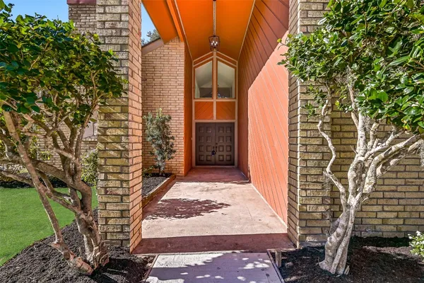 $2,250 | 2236 River Oaks Drive, West Columbia, TX 77486