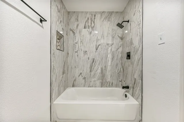 $2,350 | 2236 River Oaks Drive, West Columbia, TX 77486