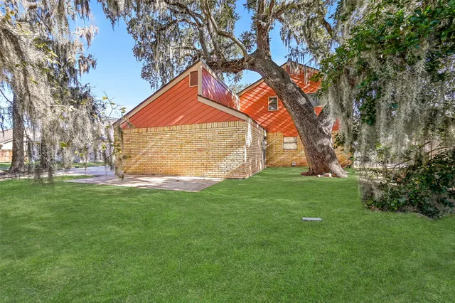 $2,350 | 2236 River Oaks Drive, West Columbia, TX 77486