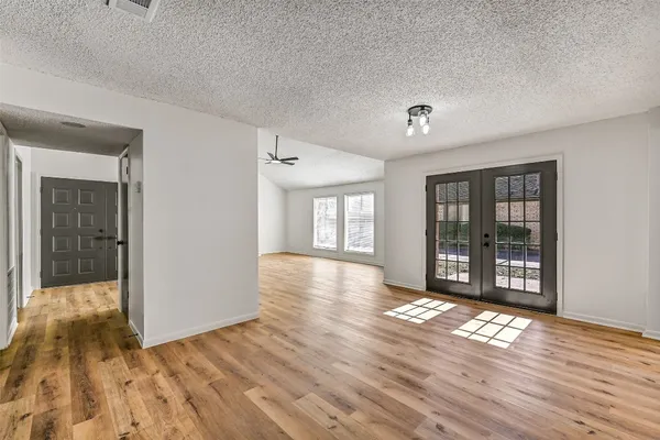 $2,250 | 2236 River Oaks Drive, West Columbia, TX 77486