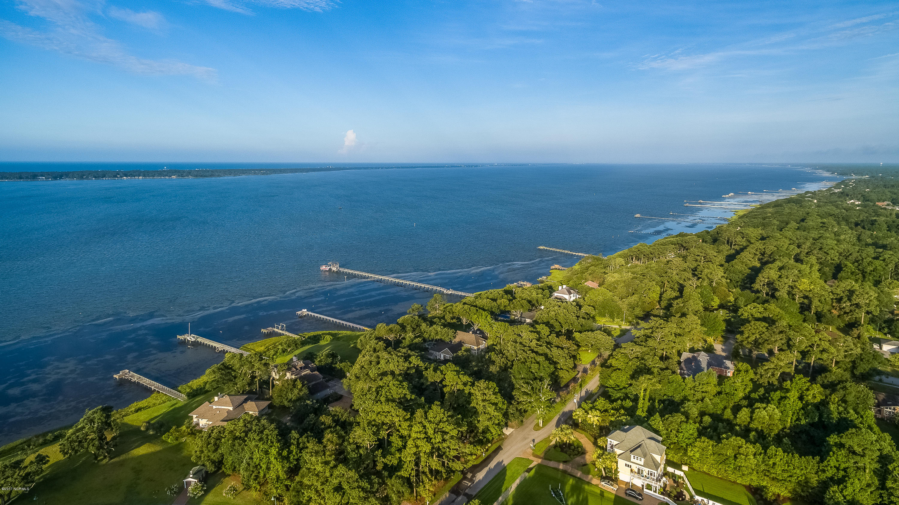 212 Coventry Road Morehead City, NC 28557 - Photo 11 of 17 FUN ON THE WATER AWAITS