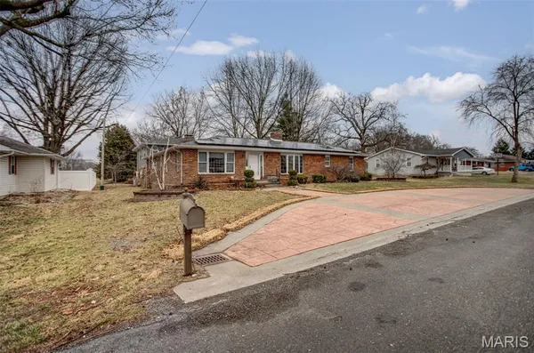 $270,000 | 7 Davis Drive, Jerseyville, IL 62052