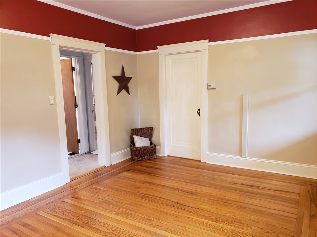 118 Rome Avenue Providence, RI 02908 - Photo 2 of 18 Living Room