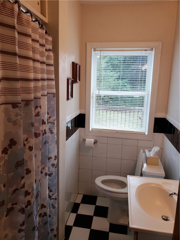 118 Rome Avenue Providence, RI 02908 - Photo 9 of 18 Bathroom