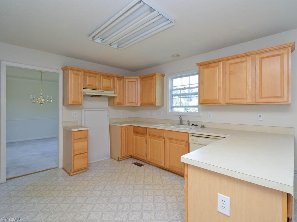 2296 Rothwood Acres Road Greensboro, NC 27406 - Photo 12 of 24 Gallery Image 12