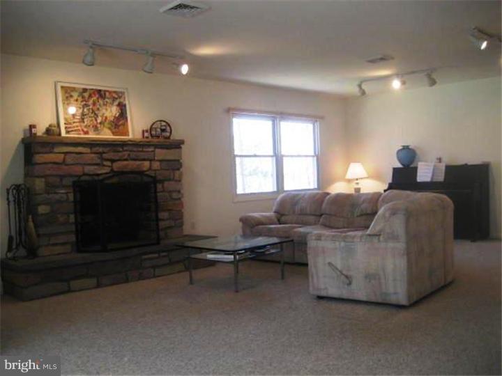 6888 Upper York Road New Hope, PA 18938 - Photo 5 of 23 Living Room