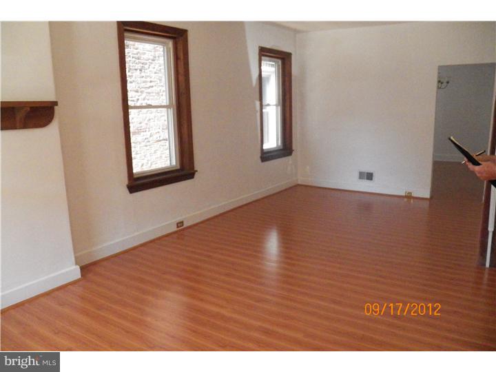 360 Ripka Street Philadelphia, PA 19128 - Photo 2 of 20 Living Room