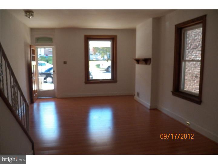 360 Ripka Street Philadelphia, PA 19128 - Photo 3 of 20 Living Room