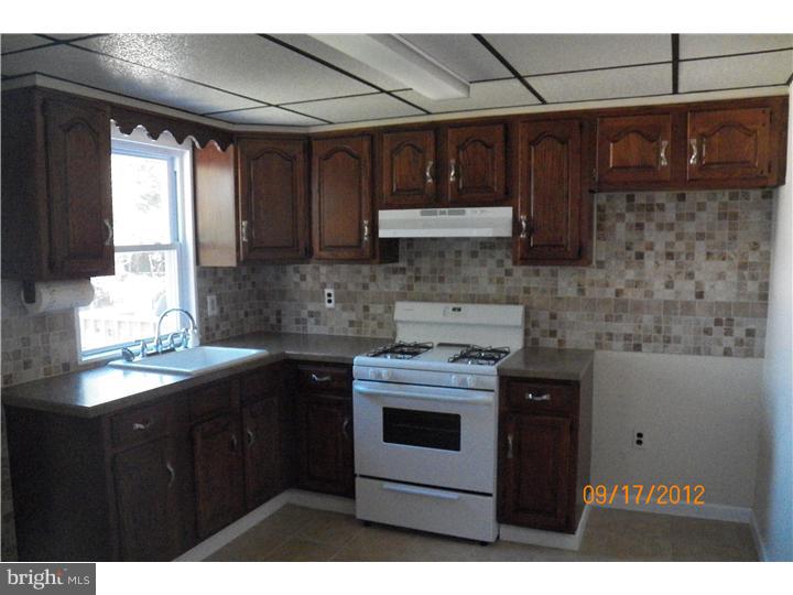 360 Ripka Street Philadelphia, PA 19128 - Photo 5 of 20 Kitchen