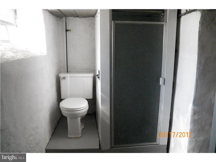 360 Ripka Street Philadelphia, PA 19128 - Photo 9 of 20 Bathroom