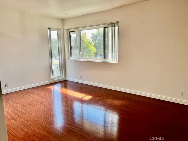 $599,000 | 19451 Sherman Way, Unit 501, Reseda, CA 91335