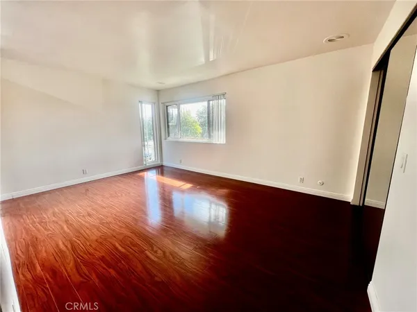 $599,000 | 19451 Sherman Way, Unit 501, Reseda, CA 91335