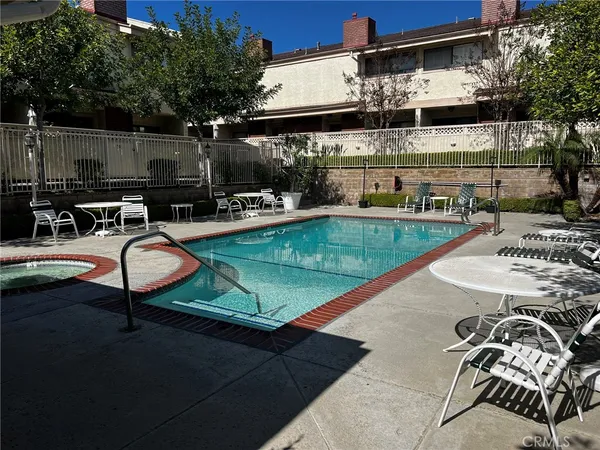$599,000 | 19451 Sherman Way, Unit 501, Reseda, CA 91335