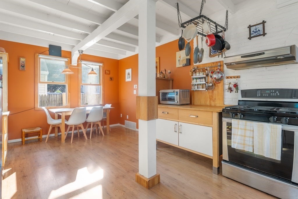 131 Fort Point Road Weymouth, MA 02191 - Photo 4 of 28