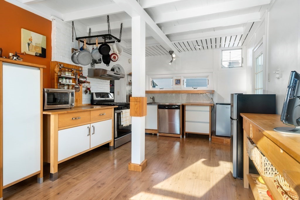 131 Fort Point Road Weymouth, MA 02191 - Photo 5 of 28