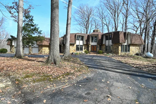 $915,000 | 5154 East County Road 200 South, Avon, IN 46123