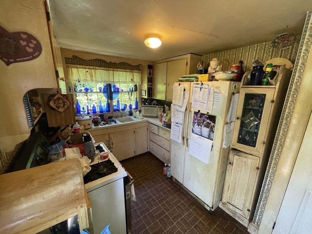44 Mill Pond Road Yarmouth, MA 02673 - Photo 8 of 10 Gallery Image 8
