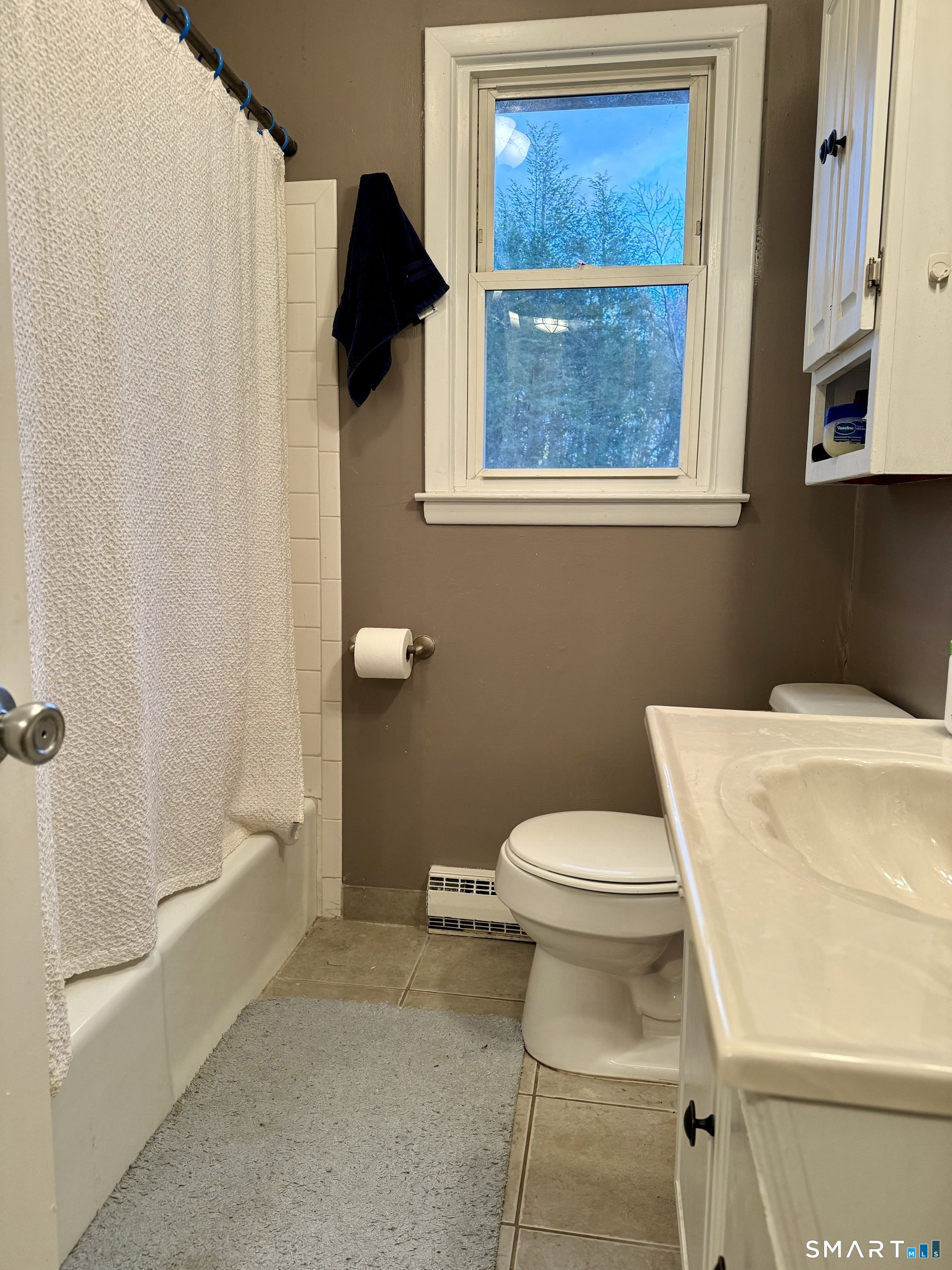 480 Radmere Road, Unit B Cheshire, CT 06410 - Photo 13 of 13 a bathroom with a toilet and a tub