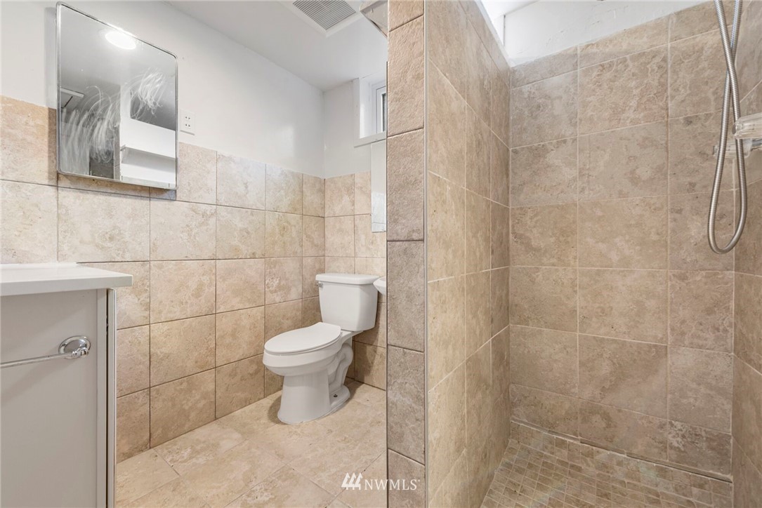 328 Southwest 128th Street Seattle, WA 98146 - Photo 22 of 25 Gallery Image 22