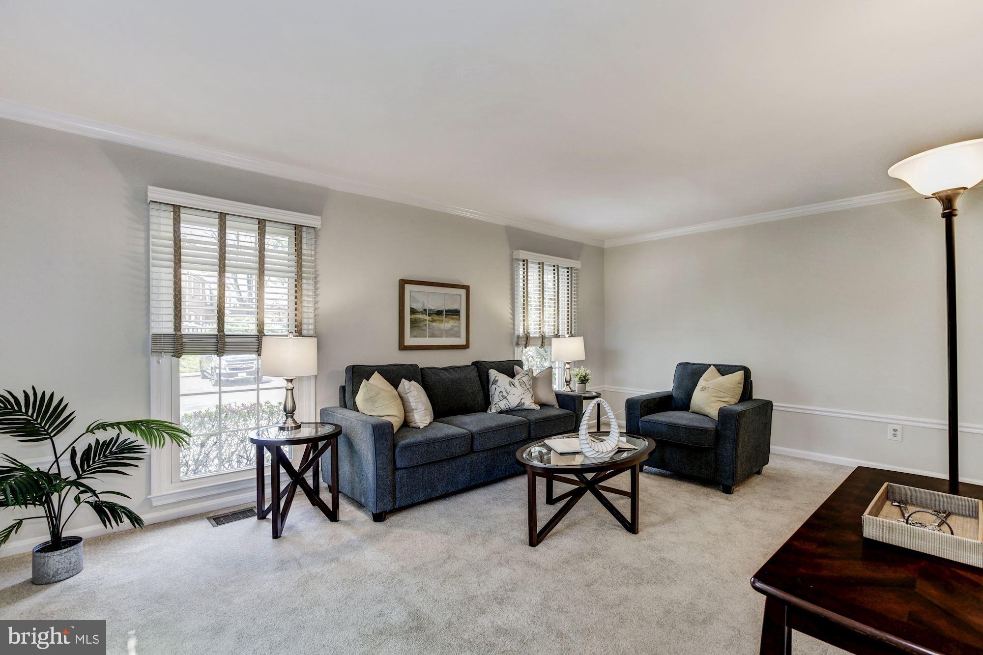 1 Ramsdell Court Gaithersburg, MD 20878 - Photo 2 of 21 Living Room