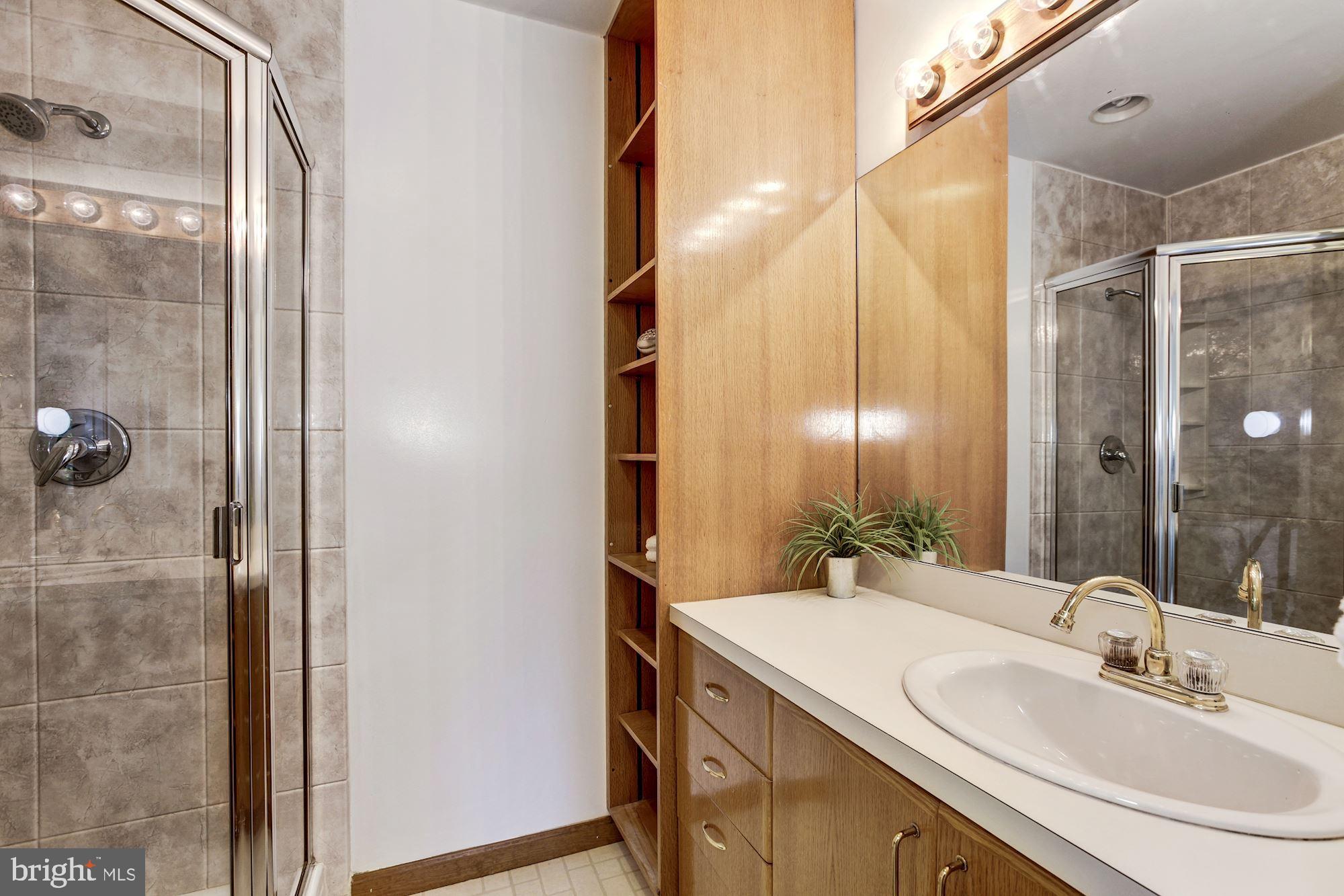 1 Ramsdell Court Gaithersburg, MD 20878 - Photo 12 of 21 Master Bath
