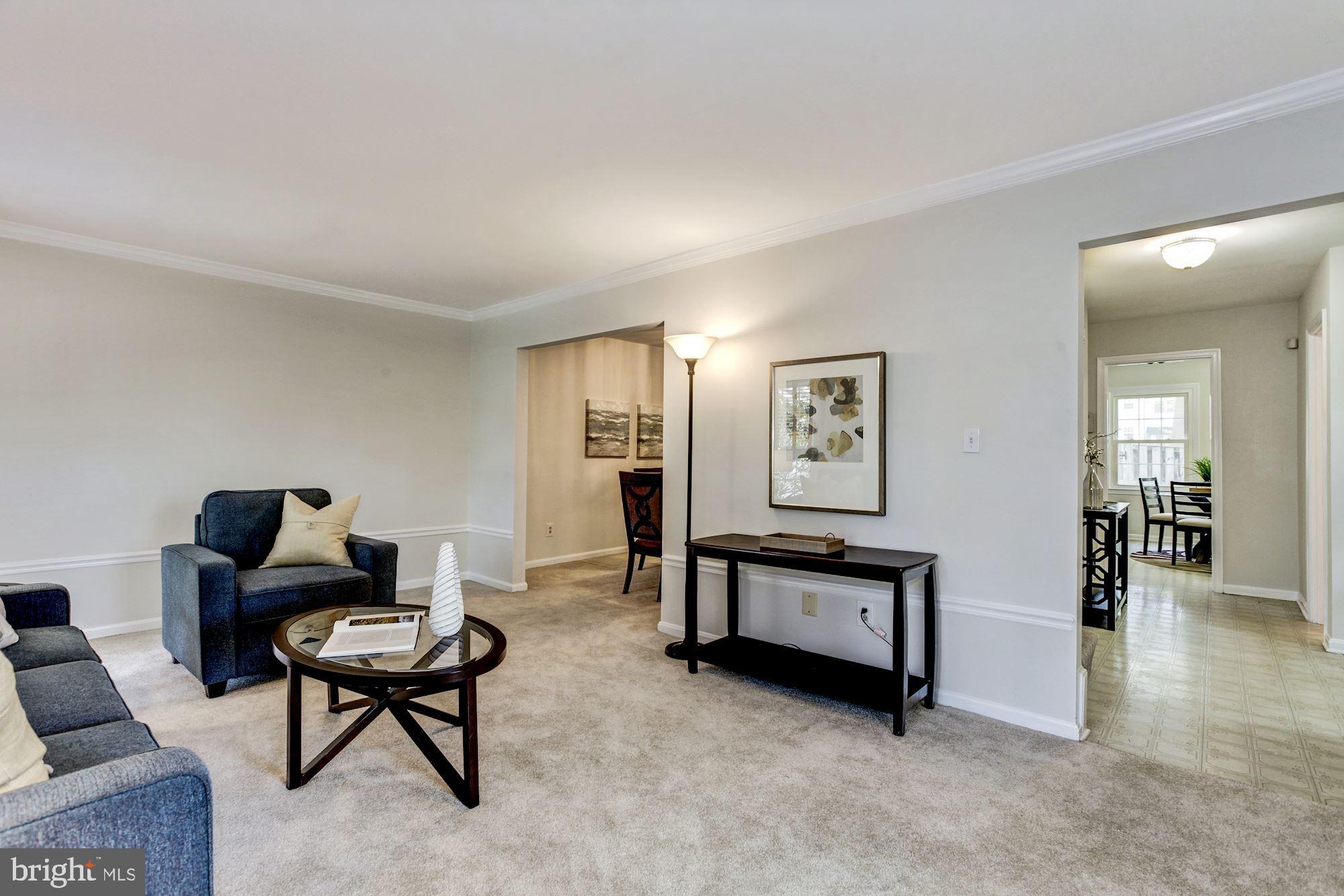 1 Ramsdell Court Gaithersburg, MD 20878 - Photo 4 of 21 Living Room