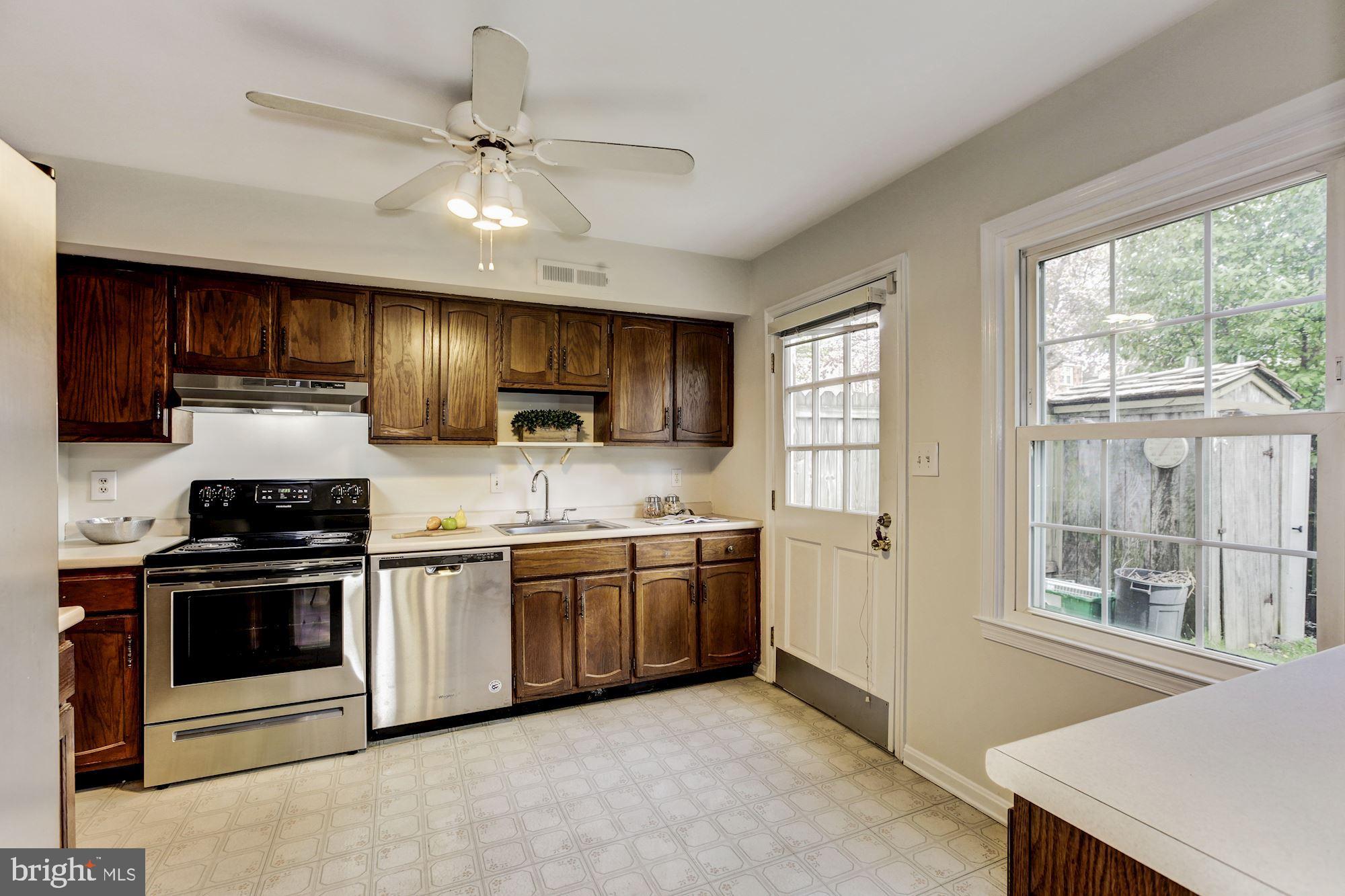 1 Ramsdell Court Gaithersburg, MD 20878 - Photo 8 of 21 Kitchen