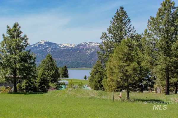 $289,000 | 511 Lakeview Avenue, Cascade, ID 83611