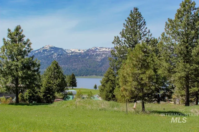 $289,000 | 511 Lakeview Avenue, Cascade, ID 83611