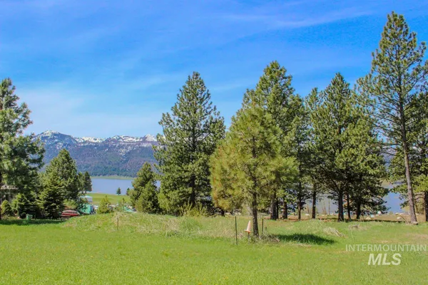 $289,000 | 511 Lakeview Avenue, Cascade, ID 83611