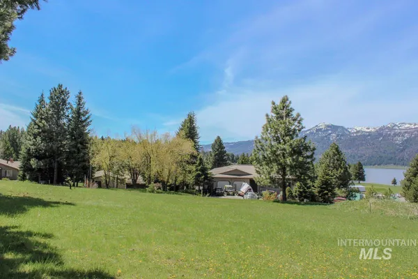 $289,000 | 511 Lakeview Avenue, Cascade, ID 83611