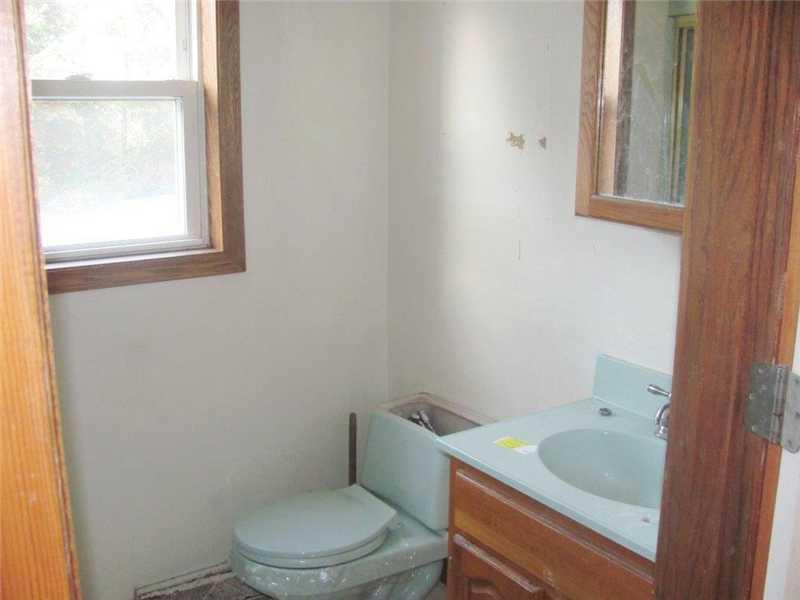 114 Grohman Road Butler, PA 16002 - Photo 11 of 12 Full Bath.