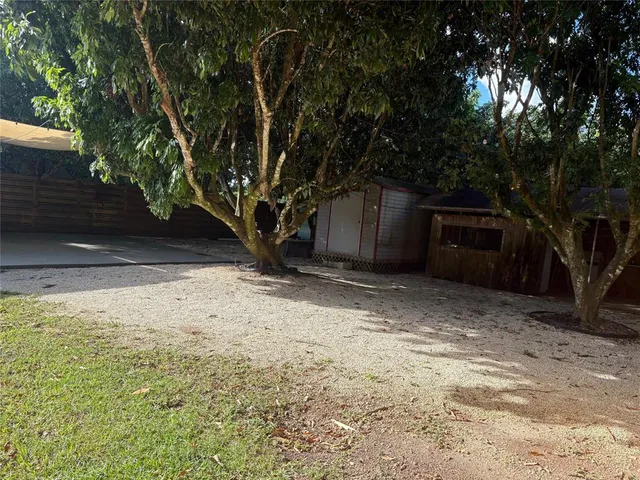 a view of empty room with a tree