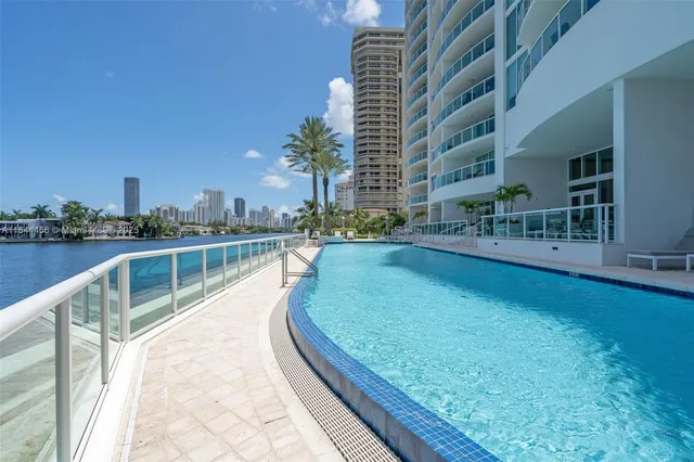 $3,900,000 | 20201 East Country Club Drive, Unit 28082809, Aventura, FL 33180