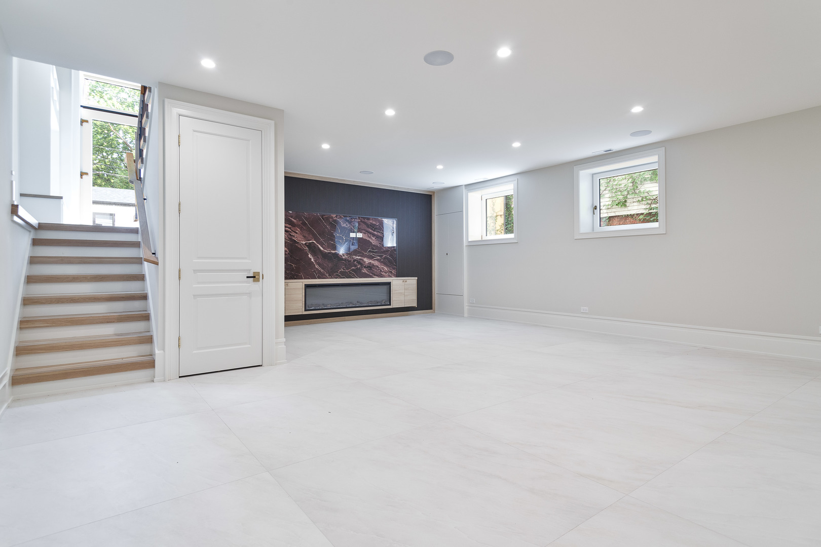 3723 North Oakley Avenue Chicago, IL 60618 - Photo 24 of 36 an empty room with windows and closet