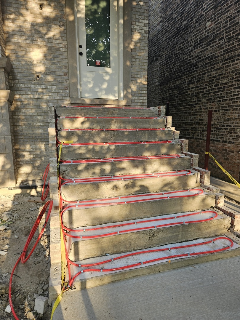 3723 North Oakley Avenue Chicago, IL 60618 - Photo 3 of 36