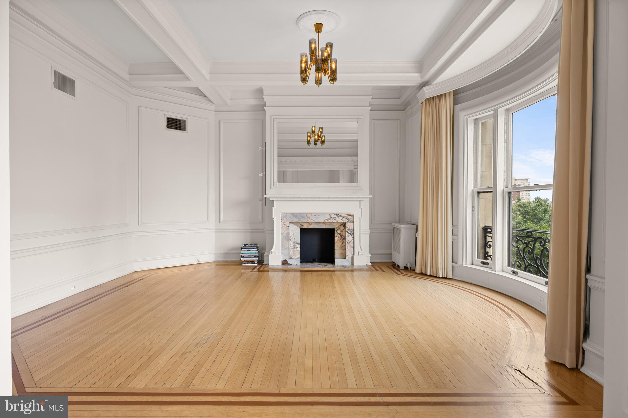 700 Washington Place, Unit 4B Baltimore, MD 21201 - Photo 13 of 67 a view of empty room with a fireplace
