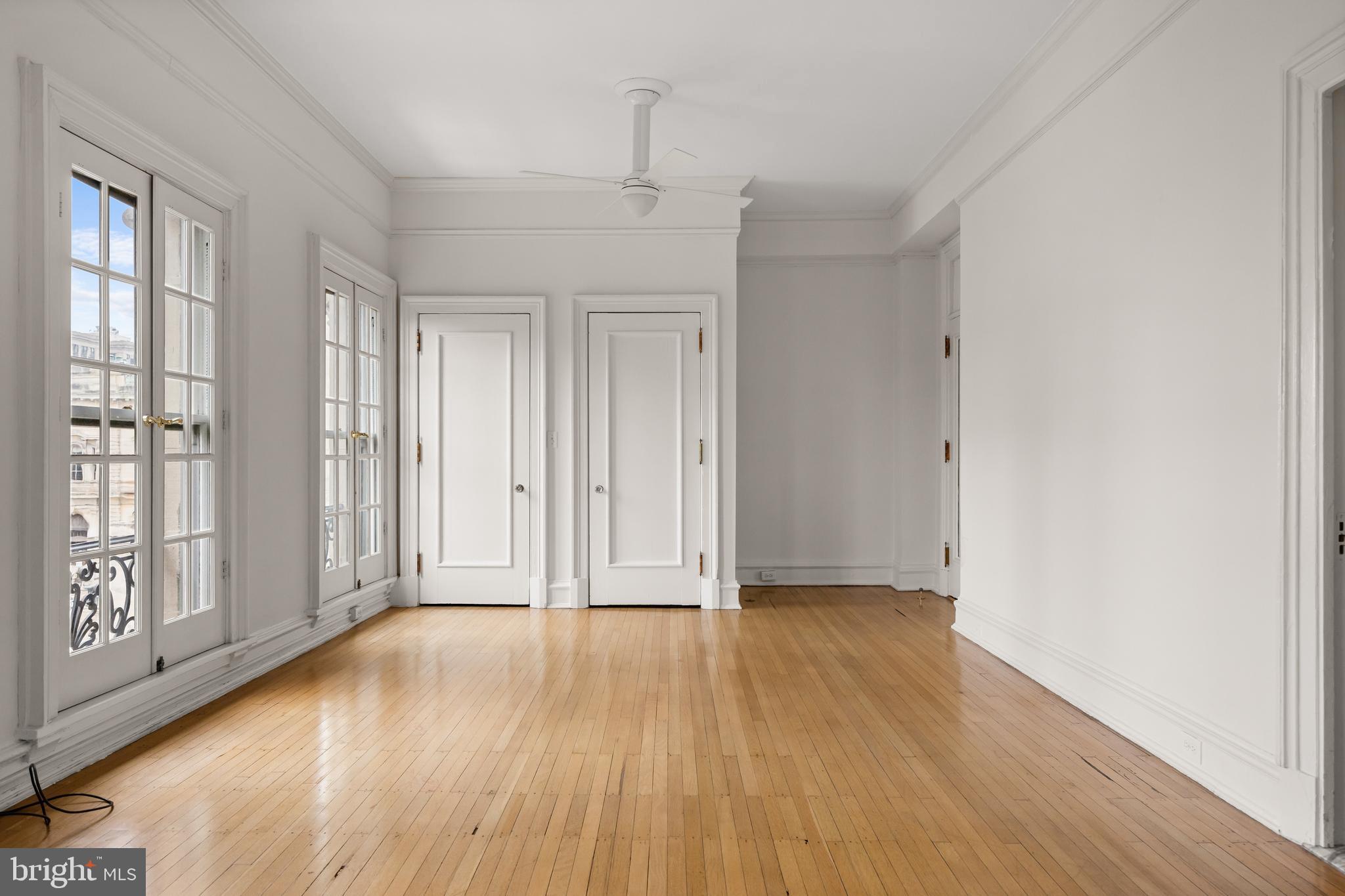 700 Washington Place, Unit 4B Baltimore, MD 21201 - Photo 26 of 67 a view of livingroom with hardwood floor and window