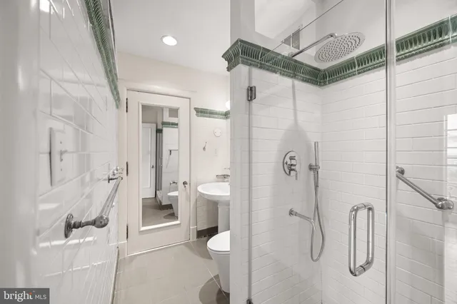 a bathroom with a tub