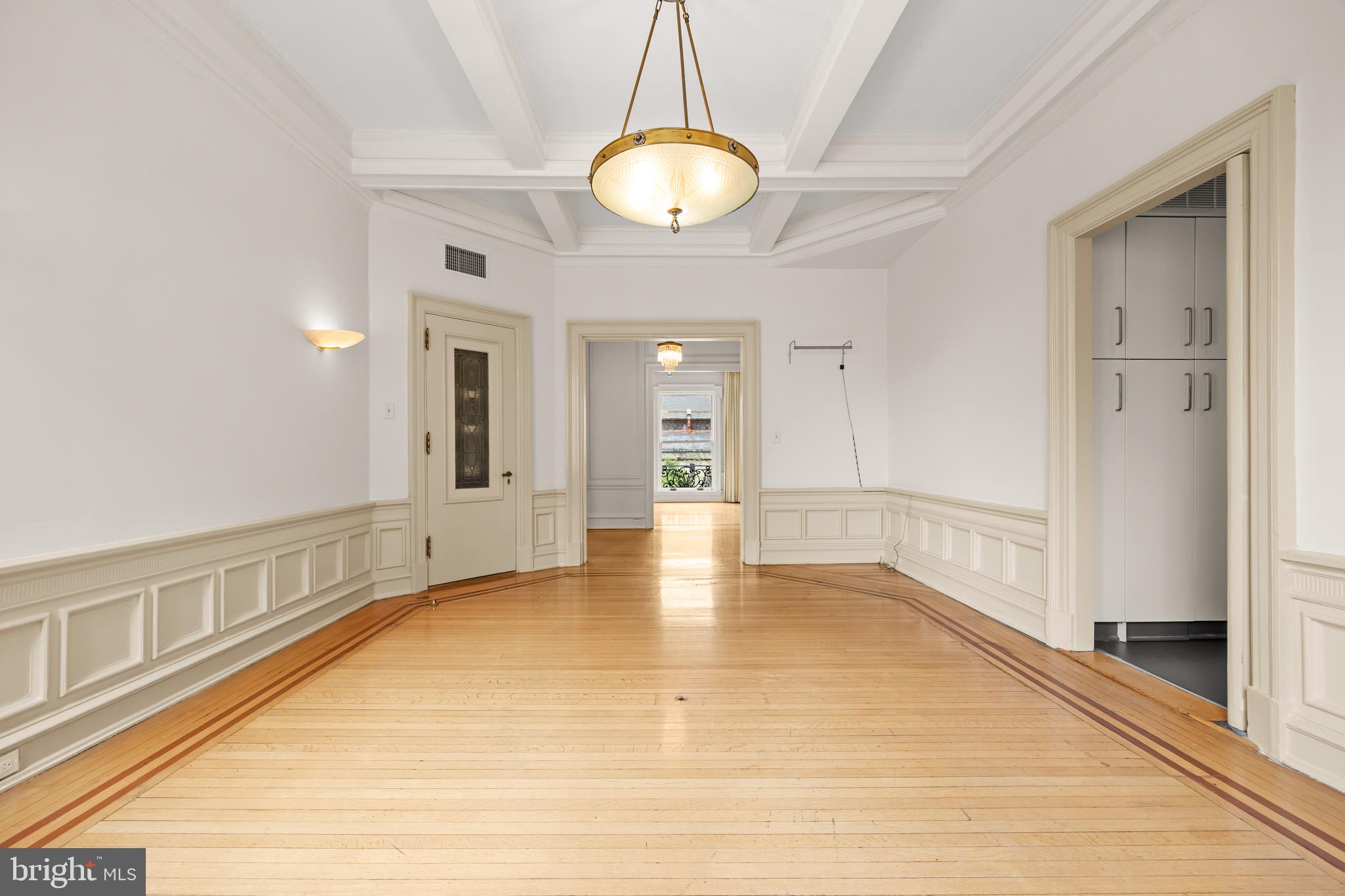 700 Washington Place, Unit 4B Baltimore, MD 21201 - Photo 46 of 67 a view of an empty room and window