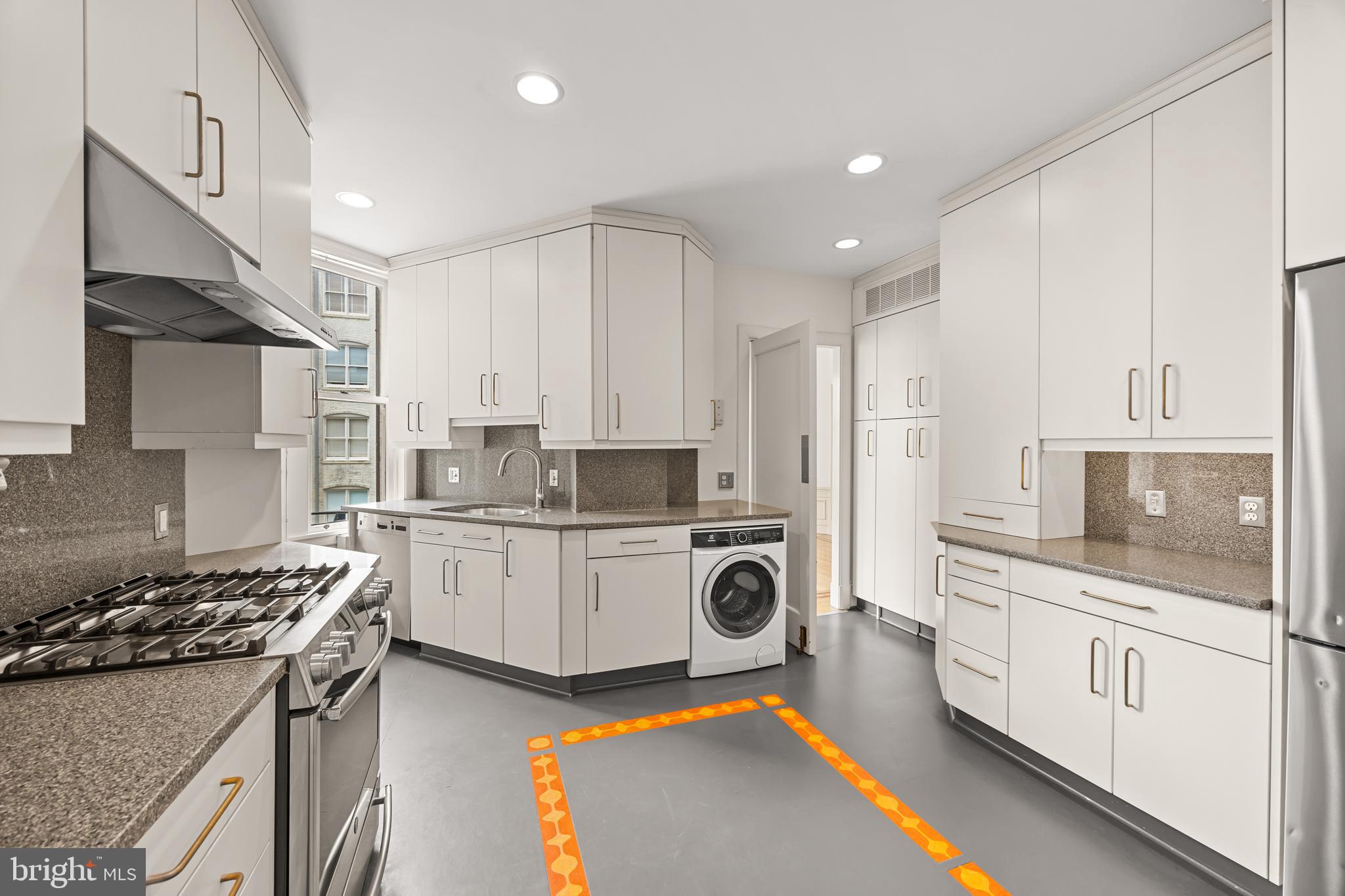 700 Washington Place, Unit 4B Baltimore, MD 21201 - Photo 59 of 67 a kitchen with a sink stove and refrigerator