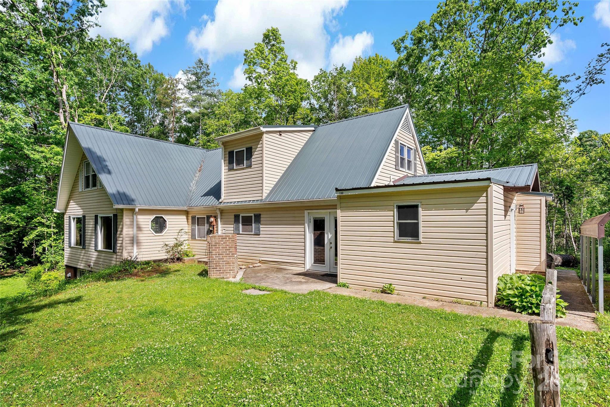 190 Lightning Ridge Drive Marion, NC 28752 - Photo 2 of 26 Gallery Image 2