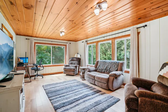 $1,950 | N3219 Cherry Road, Geneva, WI 53147