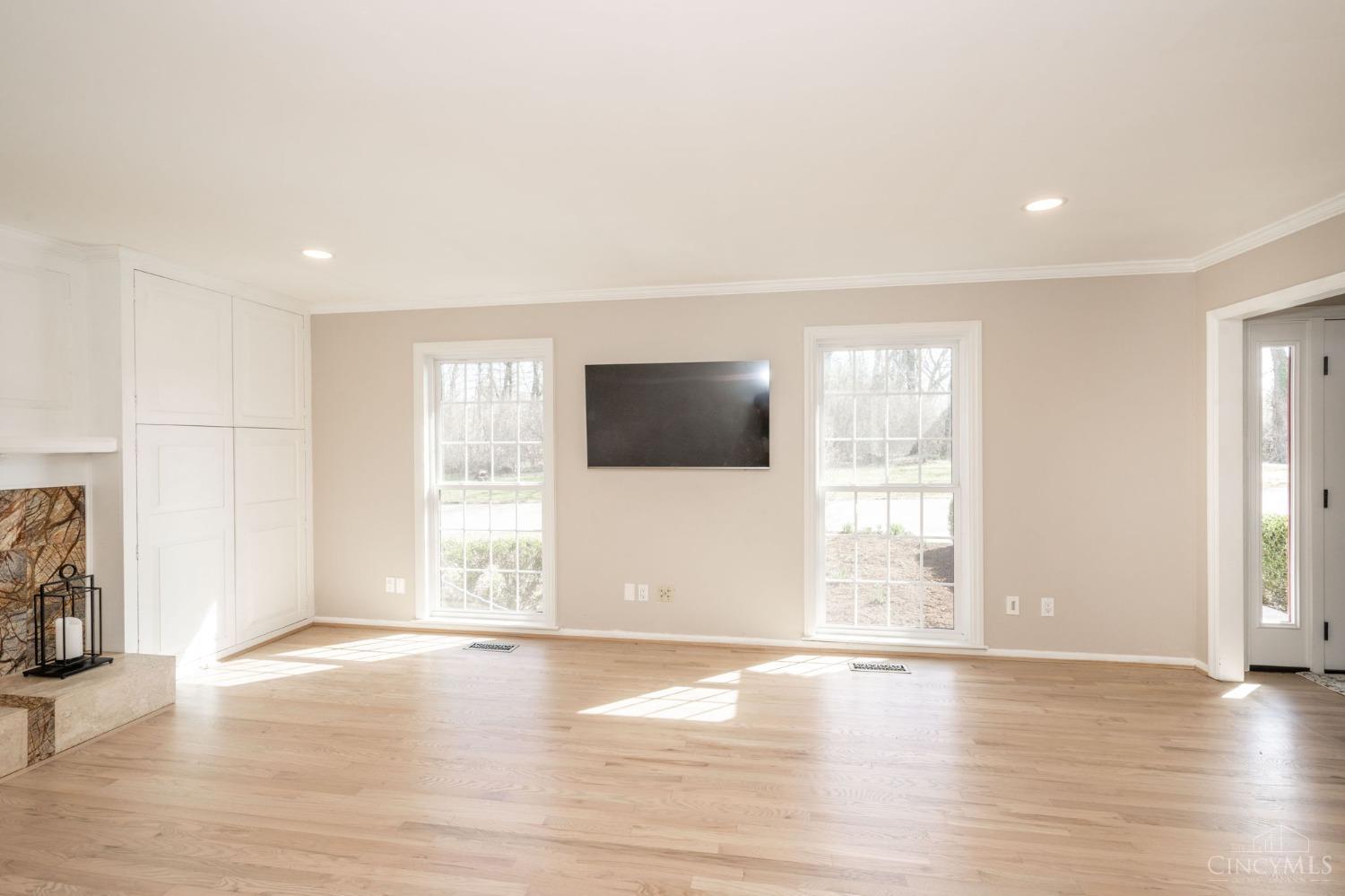 4891 Drake Road Cincinnati, OH 45243 - Photo 6 of 48