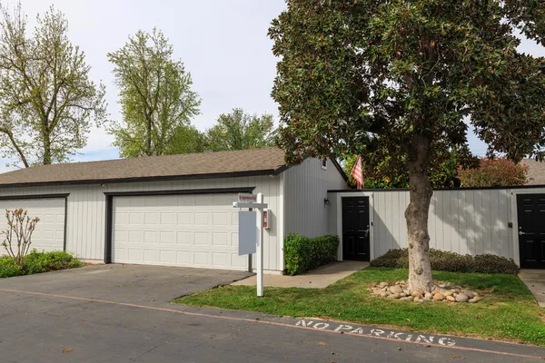 $250,000 | 3400 Kingswood Drive, Unit 5, Modesto, CA 95355
