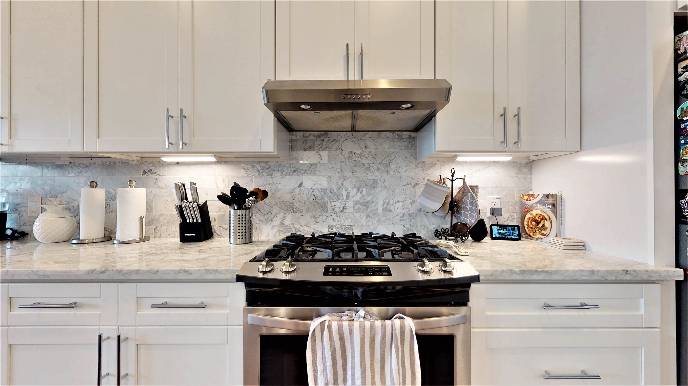 5422 Darling Street, Unit C Houston, TX 77007 - Photo 12 of 35 Cooking Area and Vent