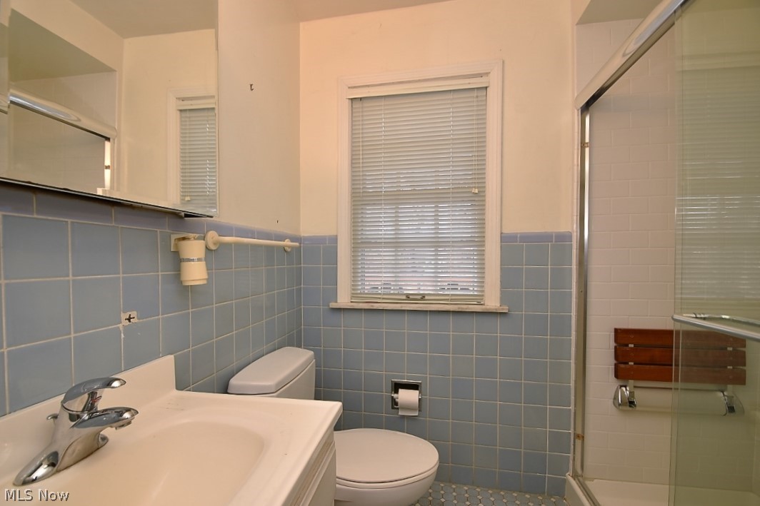 14325 Drexmore Road Cleveland, OH 44120 - Photo 11 of 18 First floor full bath.