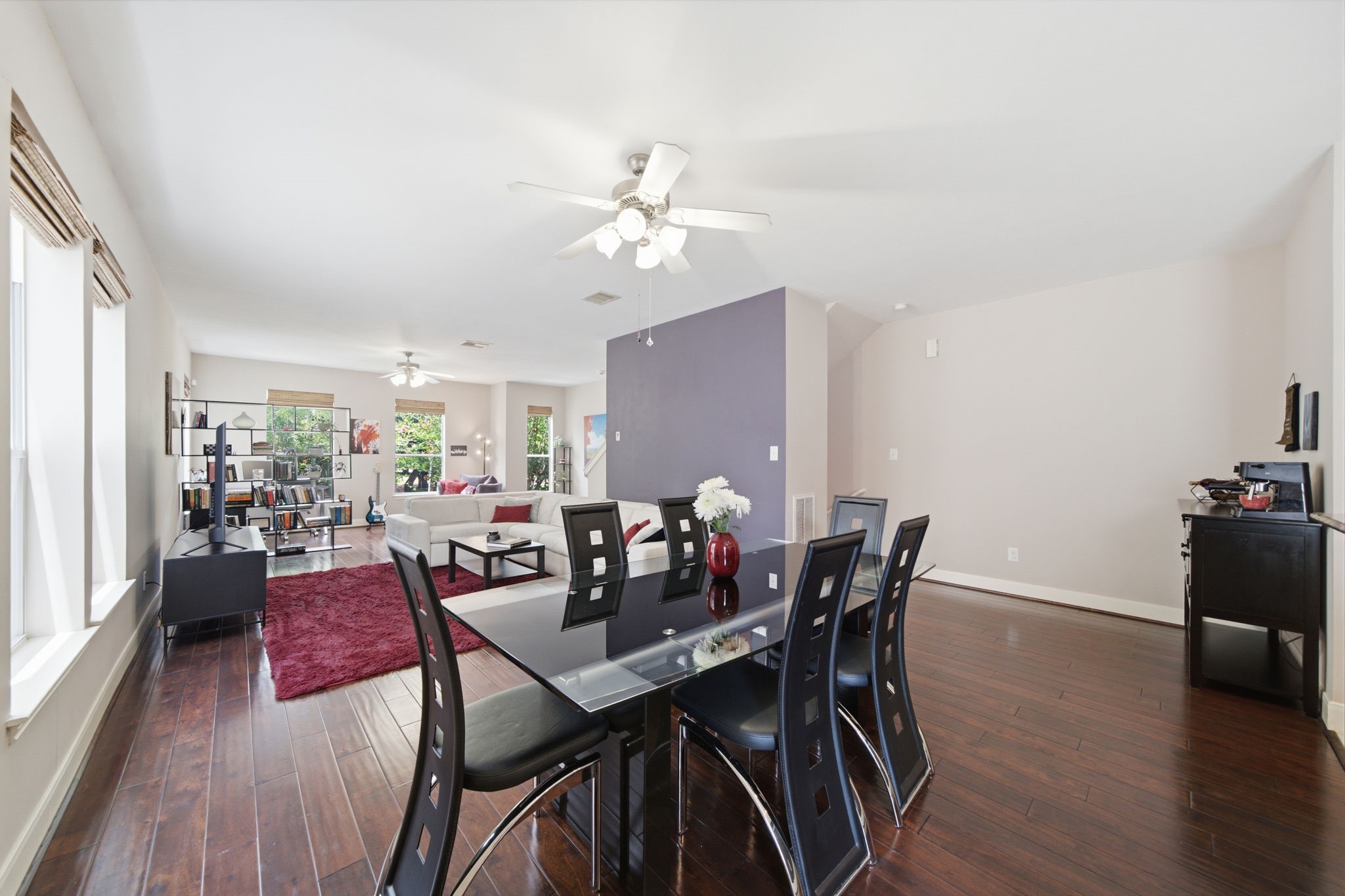 1716 Elgin Street Houston, TX 77004 - Photo 10 of 35 The main living areas are located on the second floor.